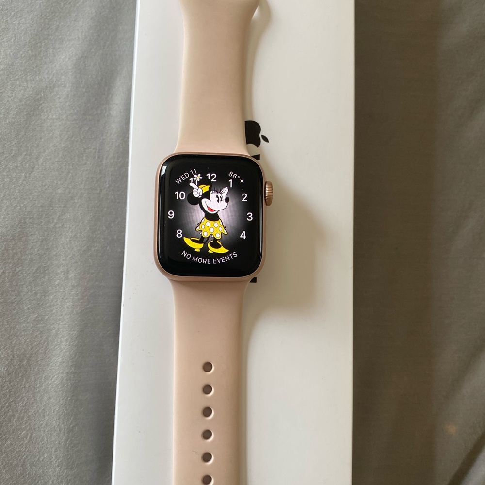 Rose gold Apple Watch for sale! Great condition